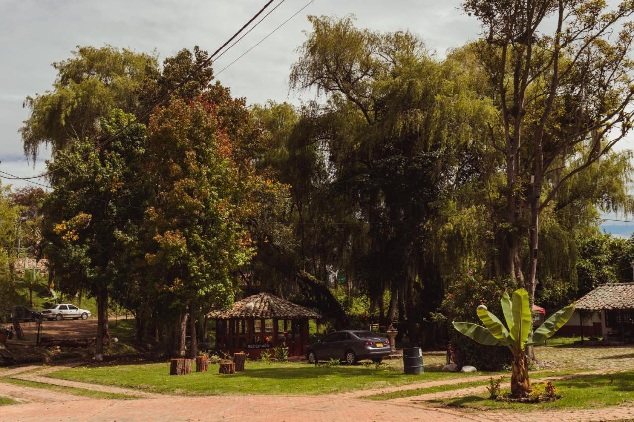 Hotel Y Centro De Convenciones Pueblito De Yerbabuena Paraiso Natural Chía 외부 사진